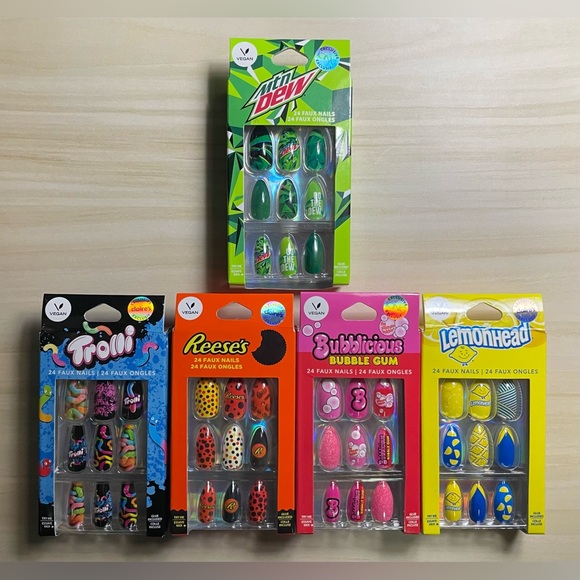 Fake Nails Bundle - Picture 1 of 5